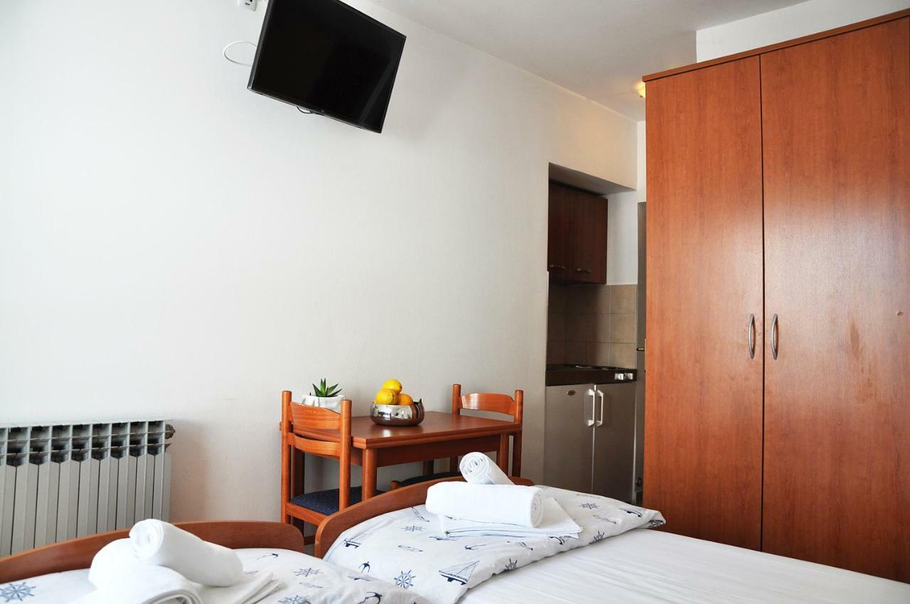 Sunrise Studio Apartments 3 Lokva Rogoznica Bagian luar foto