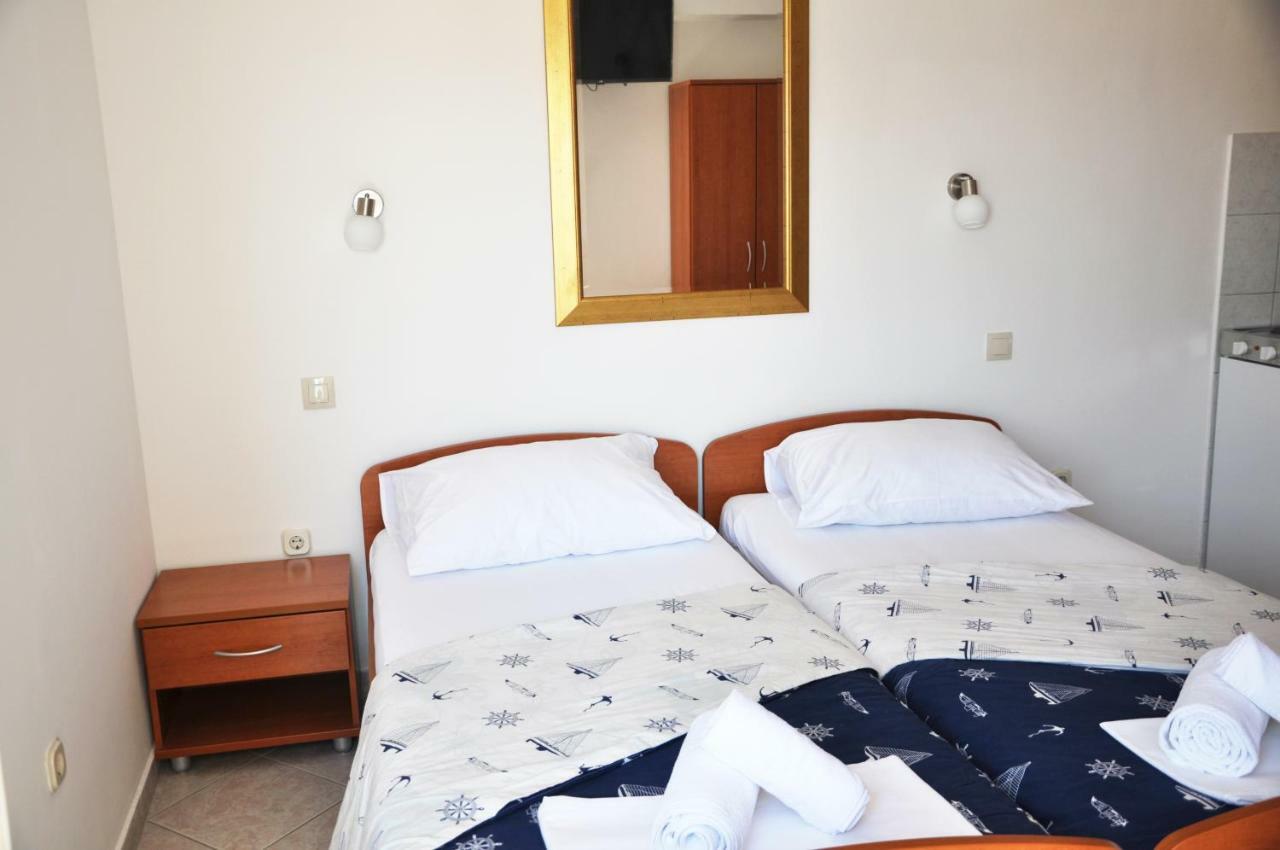 Sunrise Studio Apartments 3 Lokva Rogoznica Bagian luar foto
