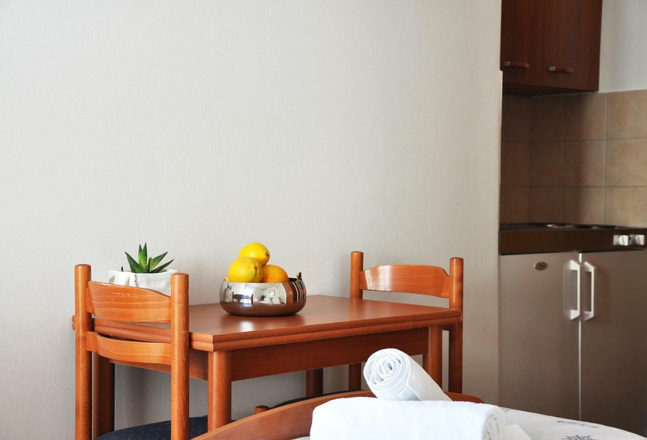 Sunrise Studio Apartments 3 Lokva Rogoznica Bagian luar foto